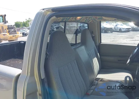 2002 Dodge Dakota Sxt from USA, damaged, VIN 1B7GG16X72S525603